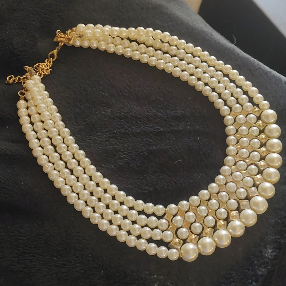 Pearl Faux Necklace - Picture 4 of 5